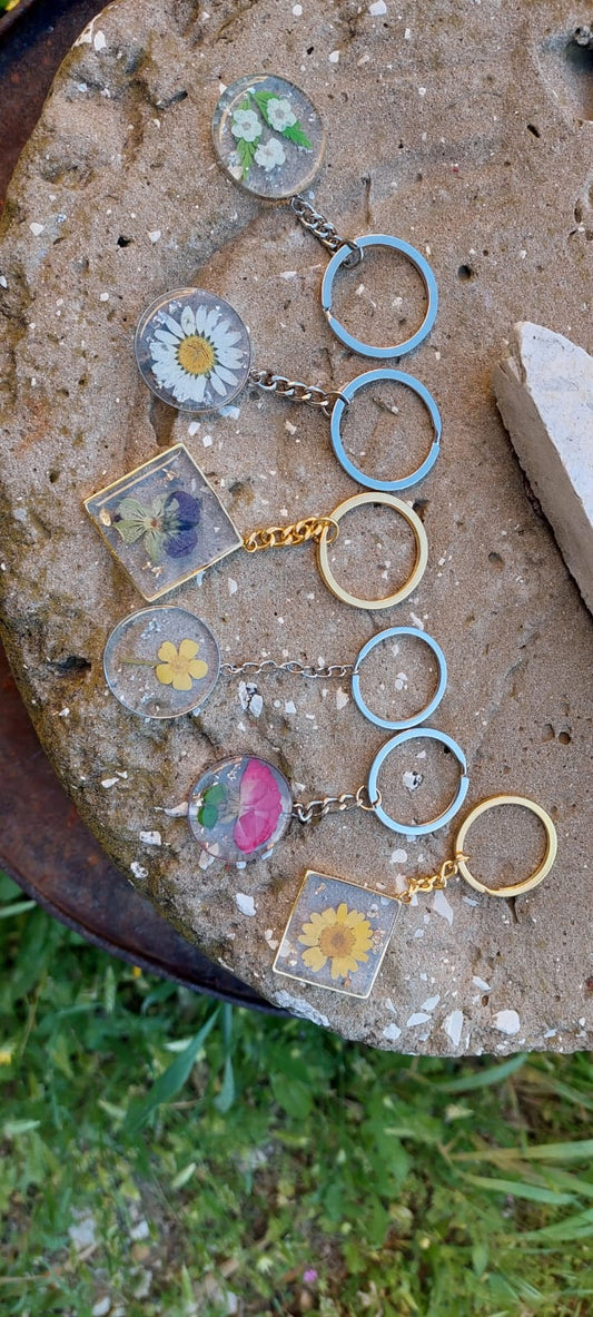 Birth Month keychain - Real Dried Flowers