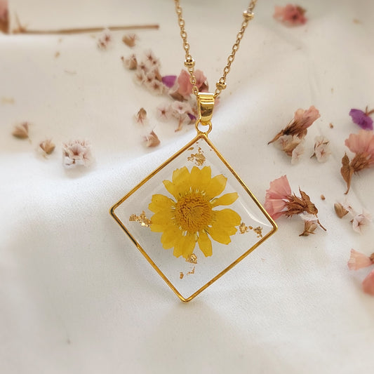 Real Yellow chrysanthemum flower necklace