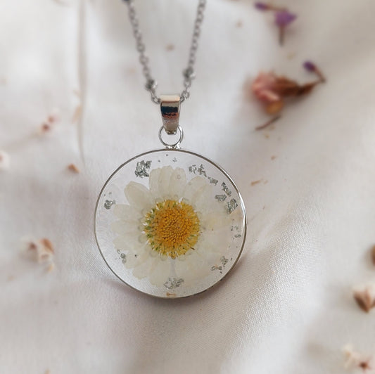 Real daisy flower necklace