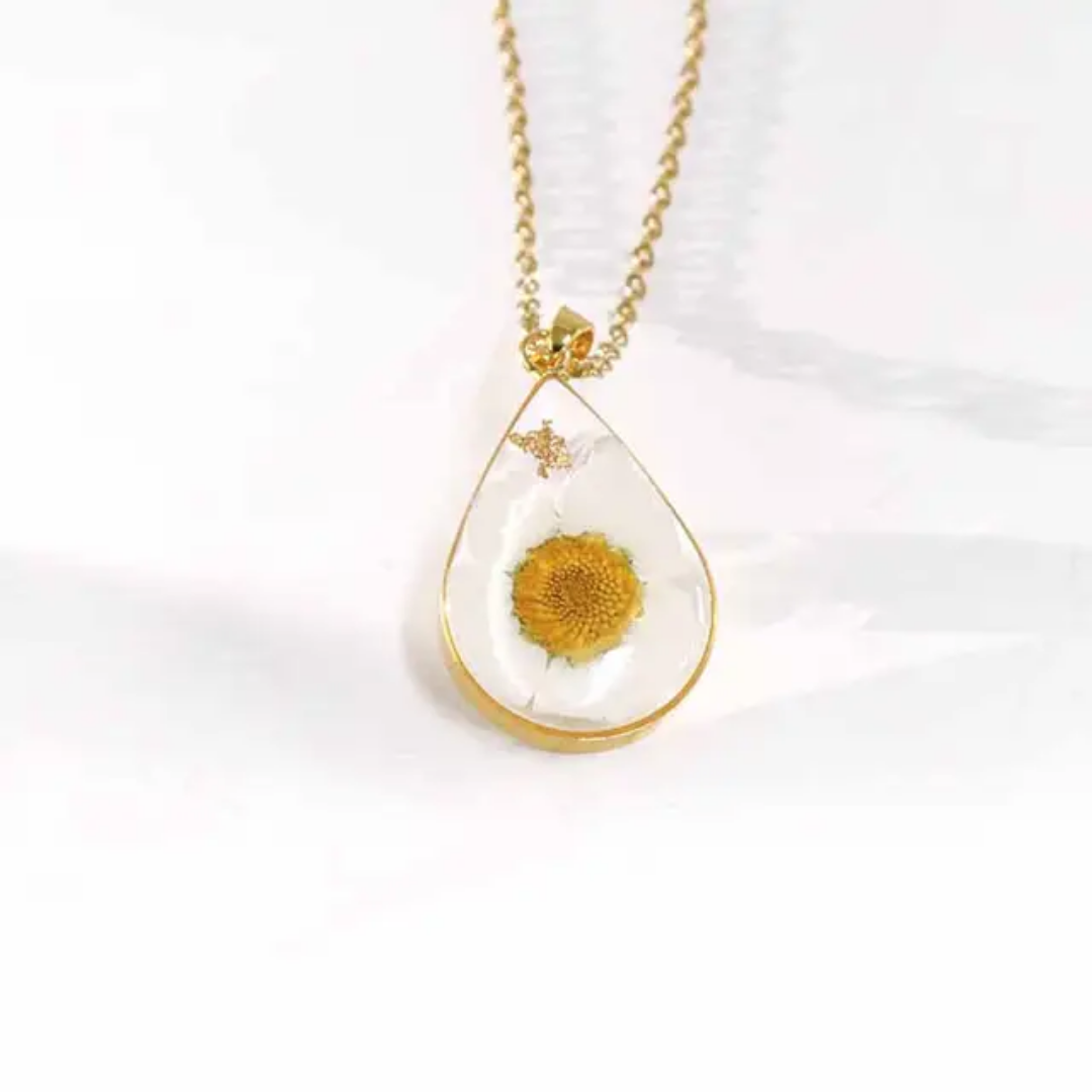 Real daisy flower necklace