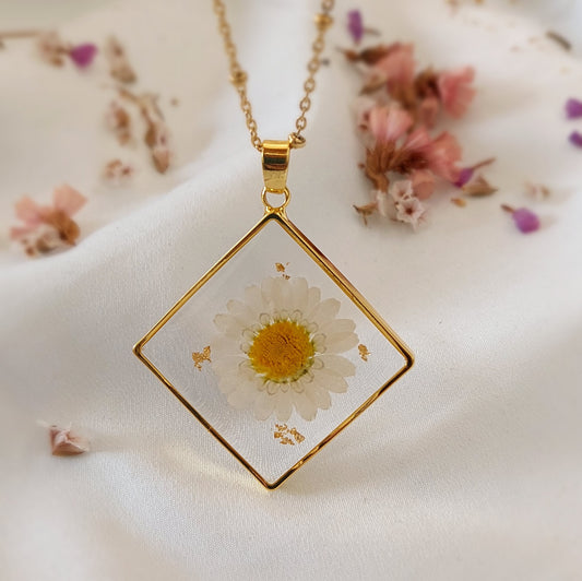 Real daisy flower necklace